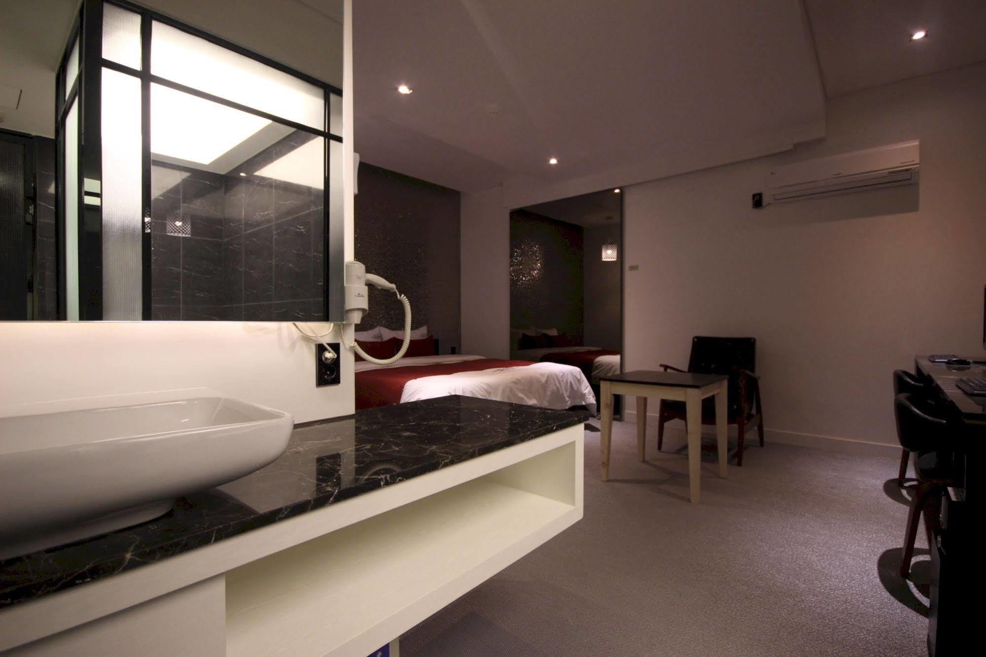 The Club Hotel Seomyeon Busan Buitenkant foto